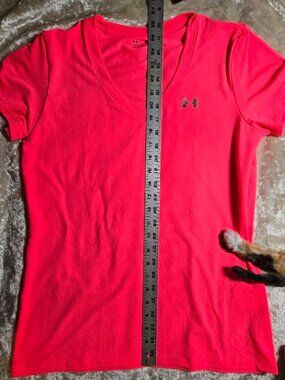 Under Armour HeatGear Pink Athletic Shirt Women’s M Loose Fit NWT Short Sleeve T